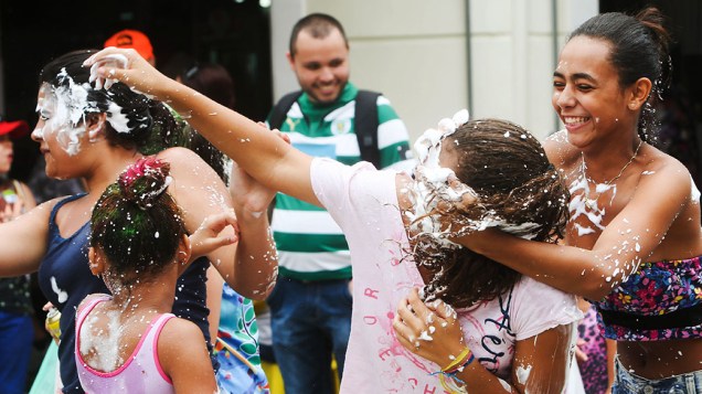 Muitas crianças prestigiaram o "Bloco dos Esfarrapados" nas ruas do bairro do Bixiga, no centro de São Paulo