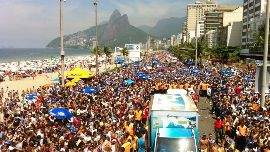 Foliões do Afroreggae em Ipanema