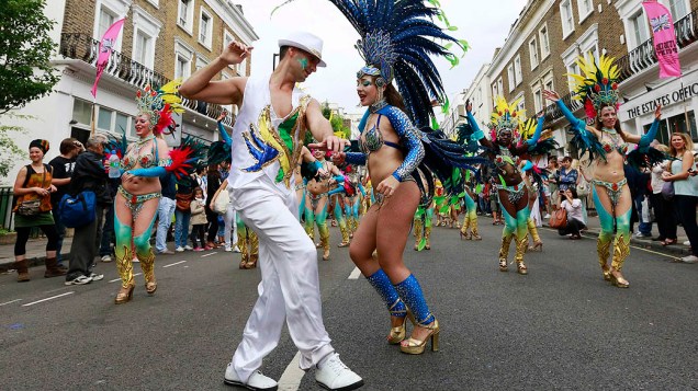 Dançarinos participam do carnaval de Notting Hill, no oeste de Londres