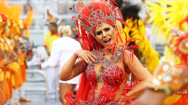 Tânia Oliveira, madrinha da bateria da Tom Maior, que encerrou o primeiro dia de desfiles do Grupo Especial do Carnaval de São Paulo