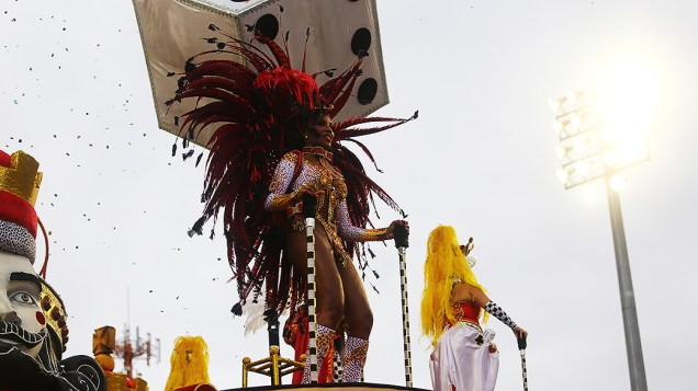 Tom Maior encerrou o primeiro dia de desfiles do Grupo Especial do Carnaval de São Paulo