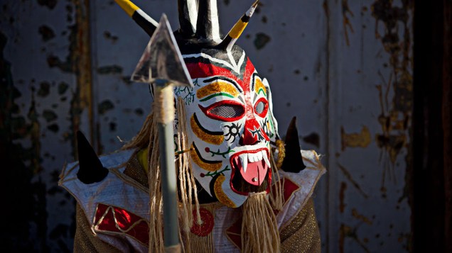 No Carnaval de Maragogipe as caretas e grupos fantasiados dançam ao som das bandas e fanfarras que alegram as ruas da cidade com as tradicionais marchinhas dos antigos carnavais