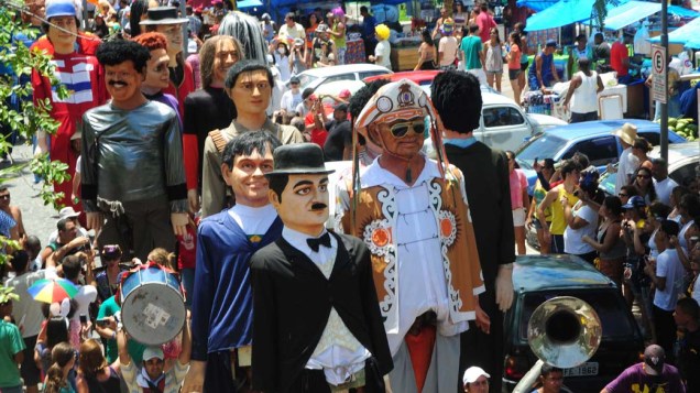 Tradicionais bonecões durante Carnaval de Olinda, em 20/02/2012