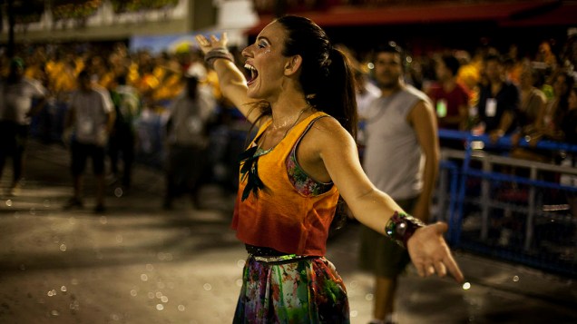 Destaque da Mocidade Independente durante desfile na Marquês de Sapucaí