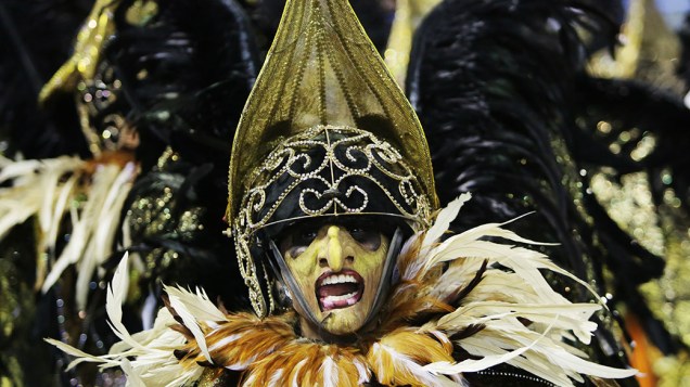 A São Clemente abre o segundo dia de desfiles do grupo especial na Marquês de Sapucaí (RJ)