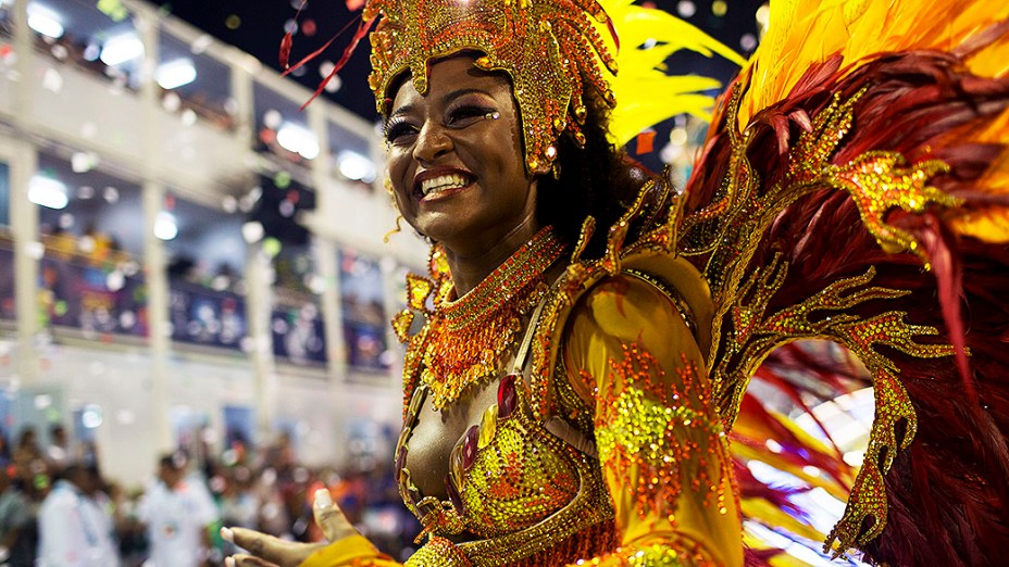 Destaque da Vila Isabel durante desfile do Grupo Especial na Sapucaí, no Rio