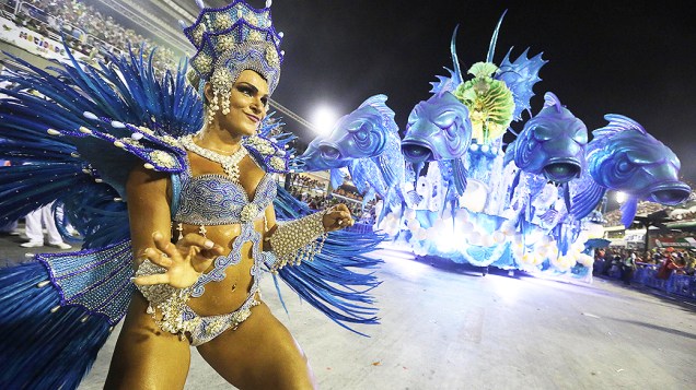 Musa do Salgueiro durante desfile pelo Grupo Especial do Carnaval do Rio de Janeiro, na Marquês de Sapucaí