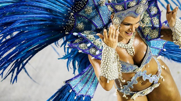 Musa do Salgueiro durante desfile pelo Grupo Especial do Carnaval do Rio de Janeiro, na Marquês de Sapucaí