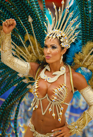 Gracyanne Barbosa, rainha da bateria da Império de Casa Verde, durante o segundo dia de  Carnaval em São Paulo