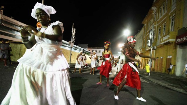 Desfile durante o primeiro dia de Carnaval em Salvador