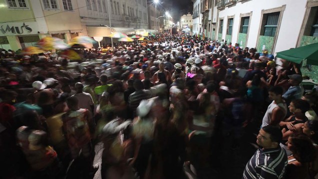 Desfile durante o segundo dia de Carnaval em Salvador