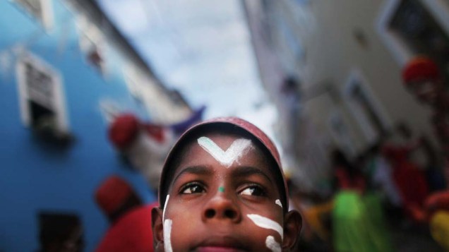 Desfile durante o segundo dia de Carnaval em Salvador