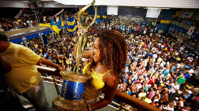 A rainha da bateria Juliana Alves, participa da festa na quadra da Unidos da Tijuca, campeã do Carnaval carioca