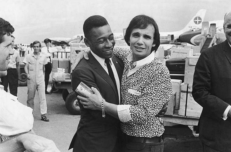 Os reis Pelé e Roberto Carlos no Guarujá, São Paulo, em 1969.