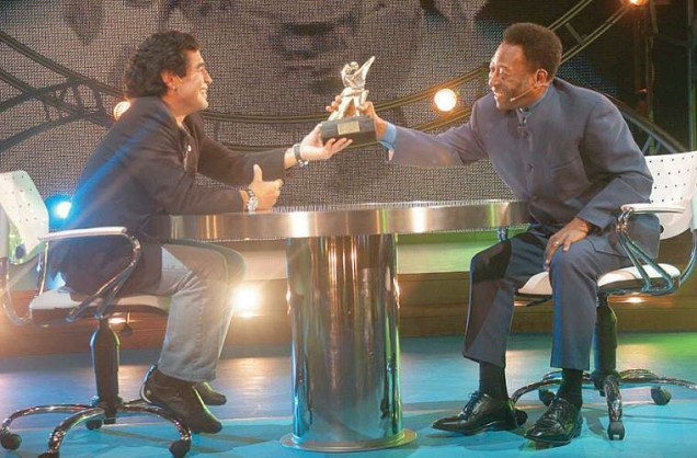 No programa La Noche del Diez, comandado por Maradona na TV argentina, em 2005: elogios e até bate-bola.