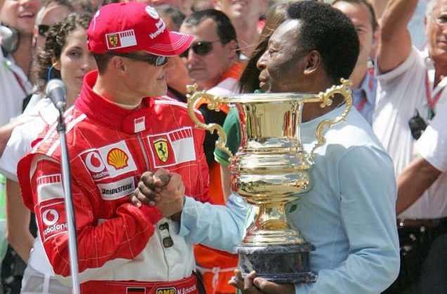 Em 2006, entregou ao piloto alemão Michael Schumacher, que estava encerrando a carreira, um troféu pelas suas conquistas na Fórmula 1.