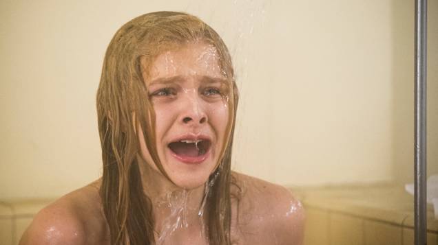 Atriz Chloë Grace Moretz no papel de Carrie, no remake de Carrie - a Estranha