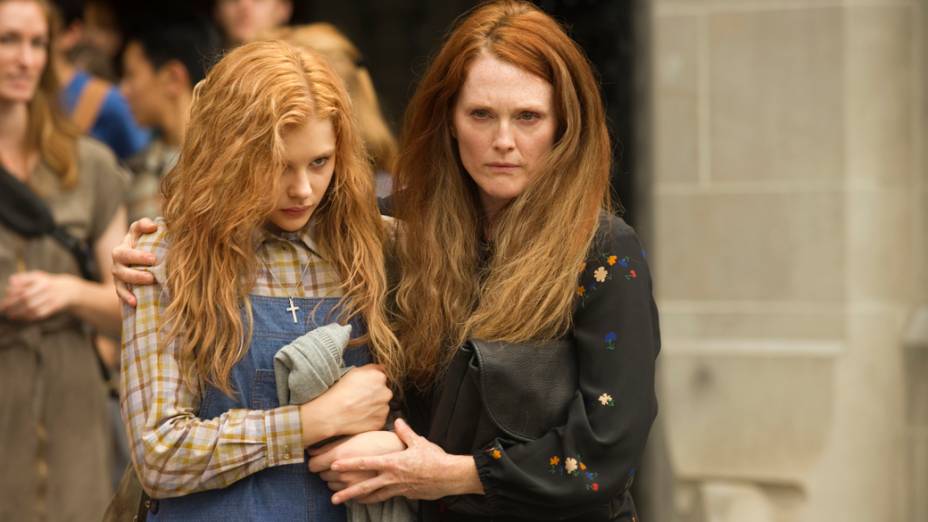 Chloë Grace Moretz e Julianne Moore no remake de Carrie - a Estranha
