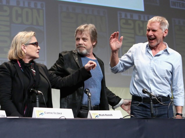 Carrie Fisher, Mark Hamill e Harrison Ford no painel de Star Wars, na Comic-Con 2015