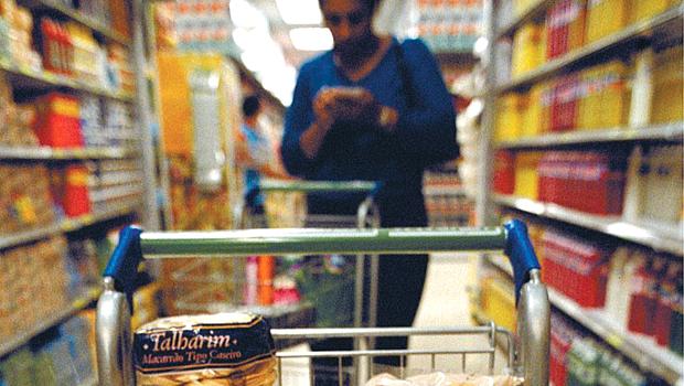 Carrinho de compras em supermercado