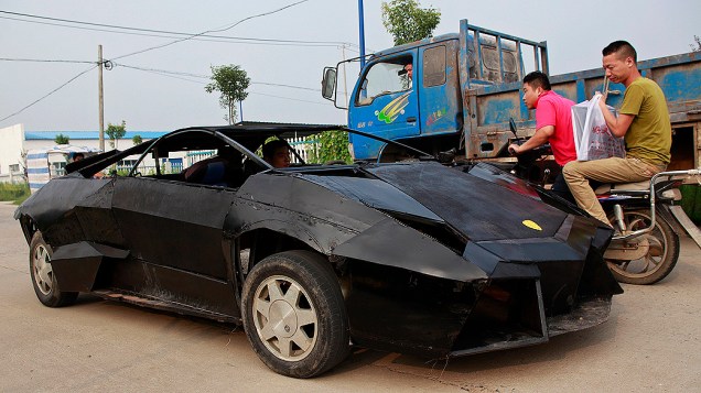 Chinês gasta R$ 19 mil para criar réplica de Lamborghini Reventon, na província de Jiangsu (China)