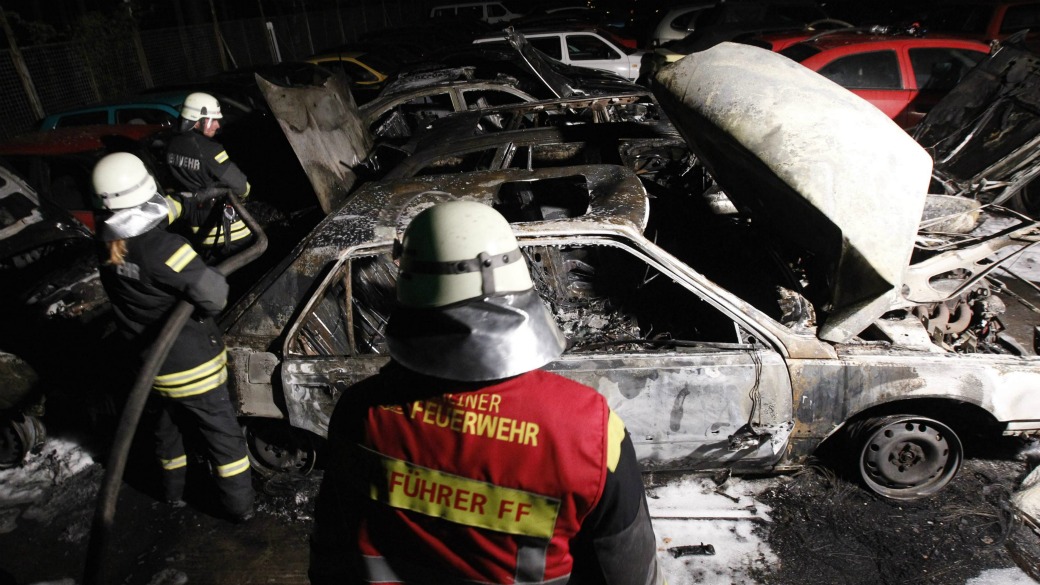 Incêndios intrigam a população alemã: ataques se intensificaram nas últimas duas semanas, mas até agora ninguém foi preso