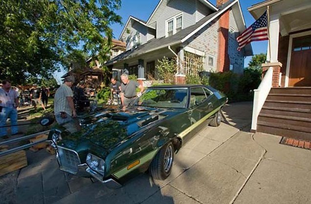 Lançado em 2008 nos EUA, fala sobre a paixão de um veterano de guerra pelo seu Gran Torino, o filme leva o nome do carro. Clint Eastwood dirige e atua nesse longa.