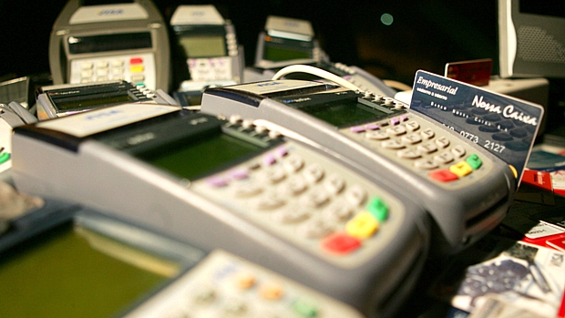 Cartões de crédito: 45% dos brasileiros optam pela compra parcelada