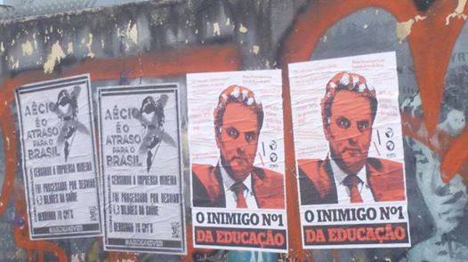Cartazes contra Aécio Neves perto da estação Ana Rosa do metrô, em São Paulo