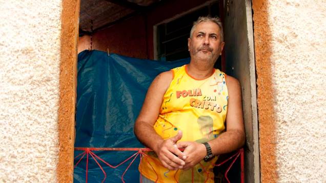O carteiro Hercilei Antunes, 44 anos, mora em frente à escola, e achou que havia um bando atirando