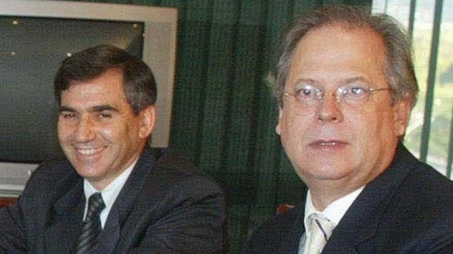 Jose Dirceu e Gilberto Carvalho, no gabinete presidencial, em 2002