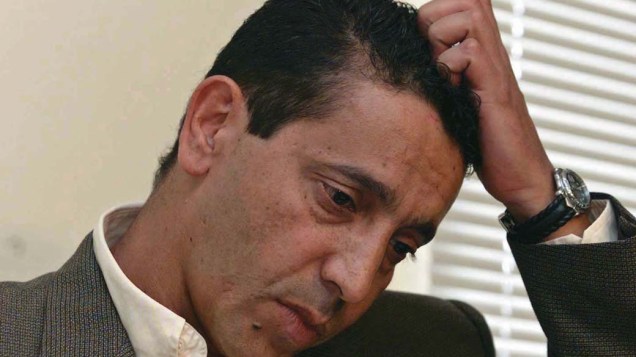 O empresário Sergio Gomes em entrevista sobre o caso, em 2002
