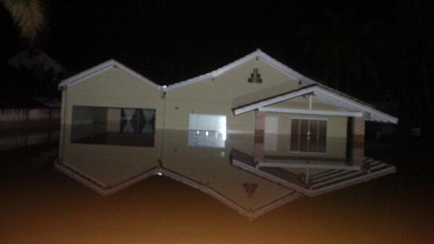 As fortes chuvas da noite de quinta-feira fizeram o Ribeirão do Testo transbordar e causaram transtornos no município catarinense de Pomerode