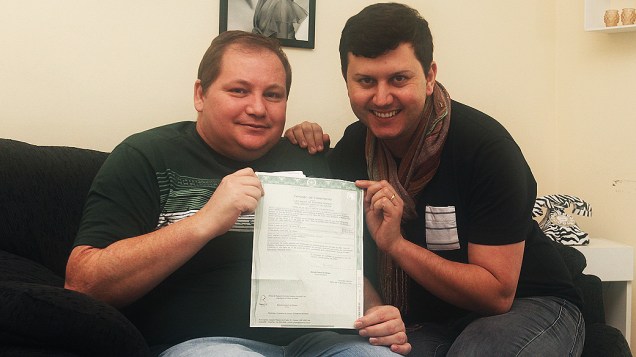 A certidão de casamento dos dois é considerado um documento histórico pelo movimento LGBT nacional