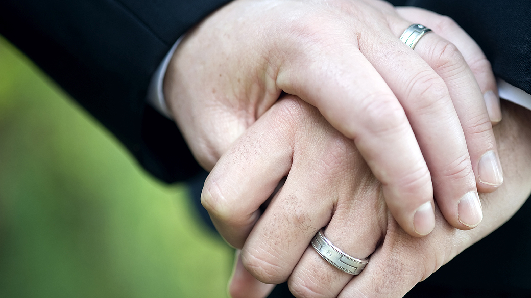 Resolução do CNJ impede cartórios de negarem casamento civil a casais gays