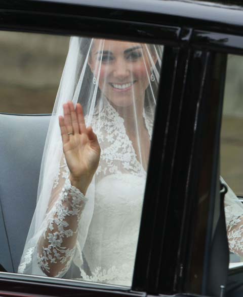 Kate Middleton deixa o hotel Goring rumo à Abadia de Westminster