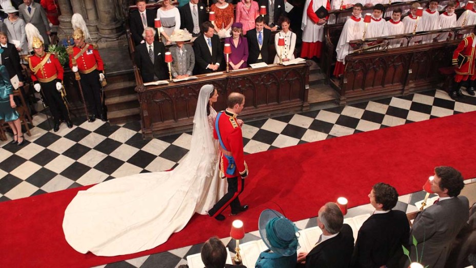 Príncipe William e Kate Middleton durante cerimônia de casamento