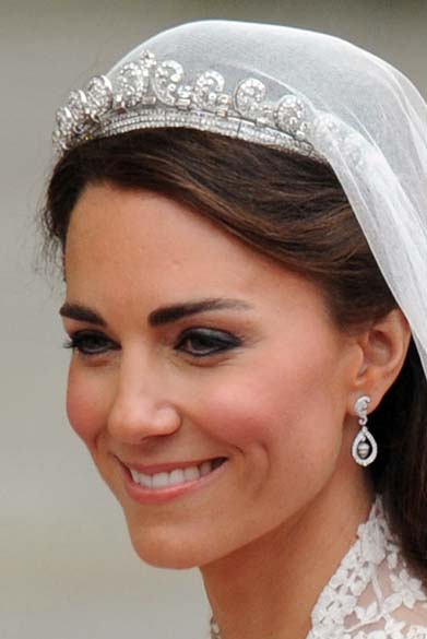 Kate Middleton no passeio de carruagem entre a Abadia de Westminster e o Palácio de Buckingham