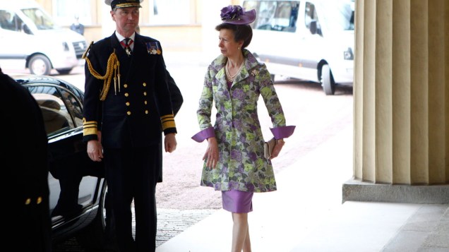 Princesa Anne chega ao Palácio de Buckingham após a cerimônia de casamento<br>	<br>	 