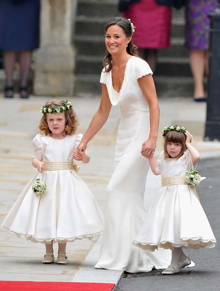 Pippa Middleton, irmã de Kate Middleton, com as damas de honra Grace Van Cutsem e Eliza Lopes, na Abadia e Westminster, Londres