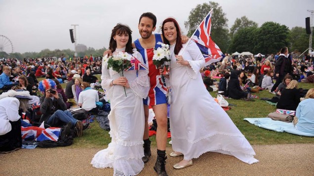 Público pelas ruas de Londres acompanha o casamento do príncipe William com Kate Middleton