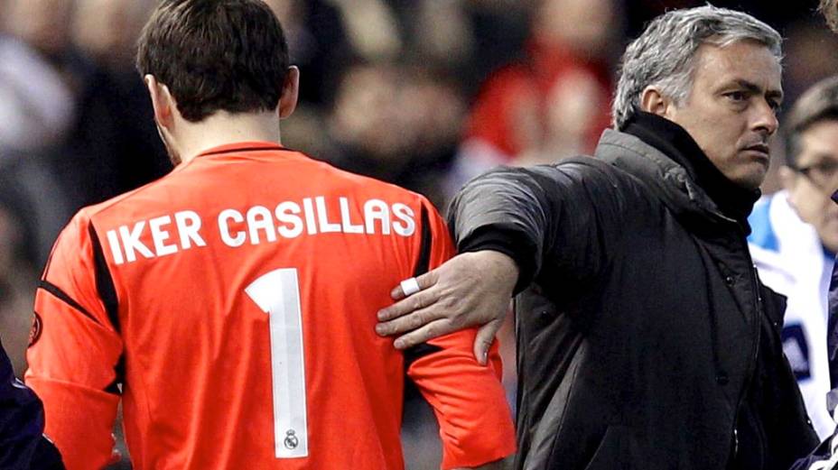 O goleiro Casillas e o técnico do Real Madrid, José Mourinho: crise no vestiário