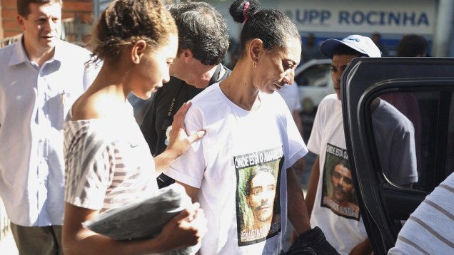 Caso Amarildo: Família do pedreiro da Rocinha pede justiça em camisetas com o rosto dele