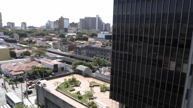 Realidade: Prédio do Banco Central em Fortaleza. No ano de 2005, assaltantes levaram 156 milhões de reais, através de um túnel subterrâneo que ligava uma casa até o prédio do Banco Central de Fortaleza
