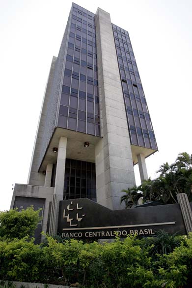 Realidade: fachada do prédio do Banco Central de Fortaleza; em 2005, assaltantes escavaram um túnel para roubar 165 milhões de reais do cofre
