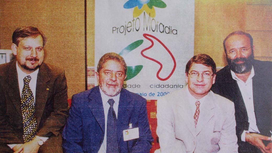 Ex-diretores da Bancoop com Lula: Ricardo Berzoini, Luiz Malheiro (morto em 2004) e João Vaccari Neto, personagens envolvidos no escândalo, em foto de maio de 2000