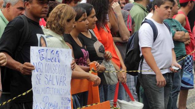 Movimentação em frente ao Fórum de Santo André no segundo dia de julgamento de Lindemberg Alves Fernandes, 25, acusado pela morte da estudante Eloá Pimentel, em 2008