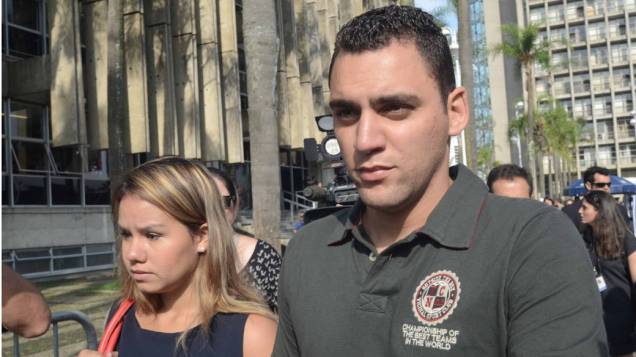 Chegada do irmão mais velho de Eloá, Ronickson Pimentel dos Santos, para o terceiro dia de julgamento de Lindemberg Alves Fernandes Chegada do irmão mais velho de Eloá, Ronickson Pimentel dos Santos, para o terceiro dia de julgamento de Lindemberg Alves Fernandes