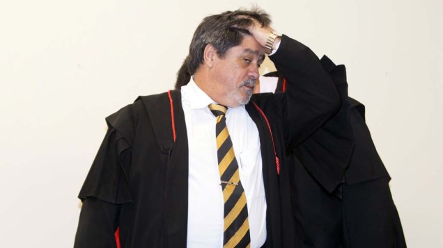 O advogado de Bruno, Lúcio Adolfo no Fórum de Contagem, em 06/03/2013