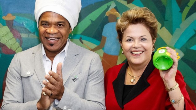 Carlinhos Brown, Dilma e a caxirola: apresentação no Planalto